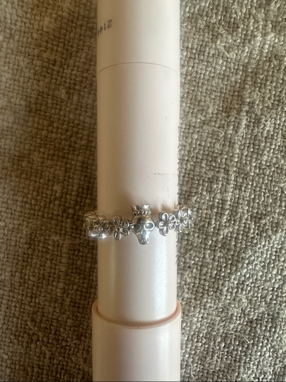 Monica Rich Kosann 18K White Gold “Now or Never” Skull & Daisy eternity band 7 - Picture 2 of 9